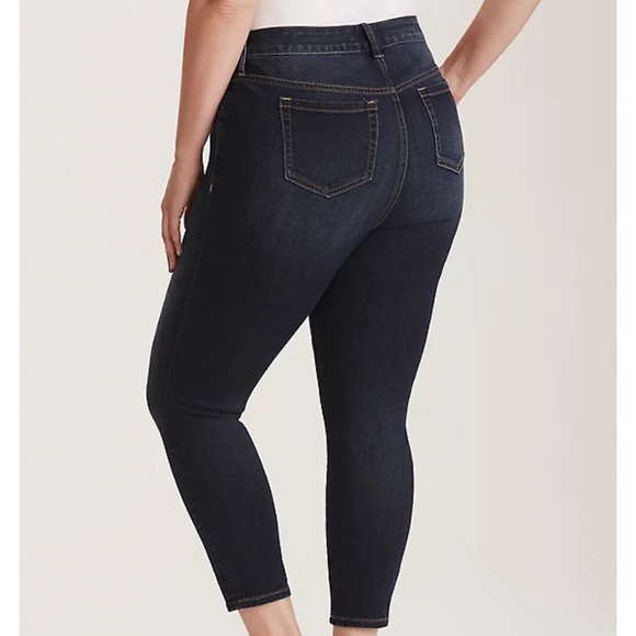 EUC Torrid PREMIUM STRETCH HIGH RISE CURVY SKINNY JEAN in size 20R - Picture 3 of 9